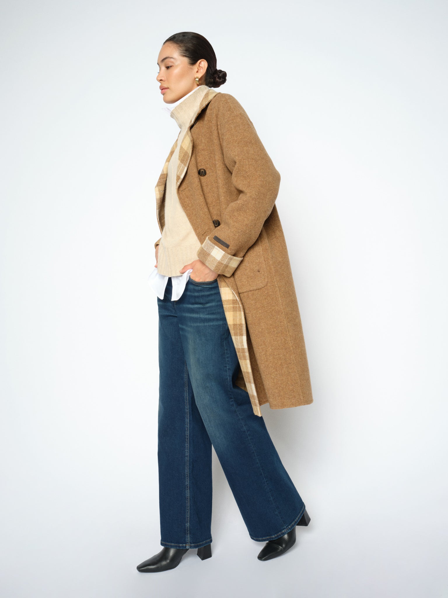 Modelshot / Downtown Brown / Detail